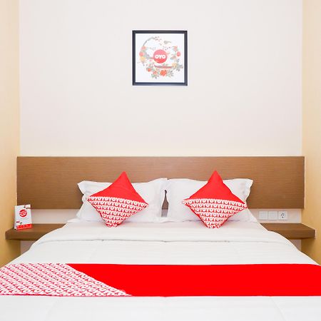 Oyo 379 Grand Mundu Otel Semarang Dış mekan fotoğraf