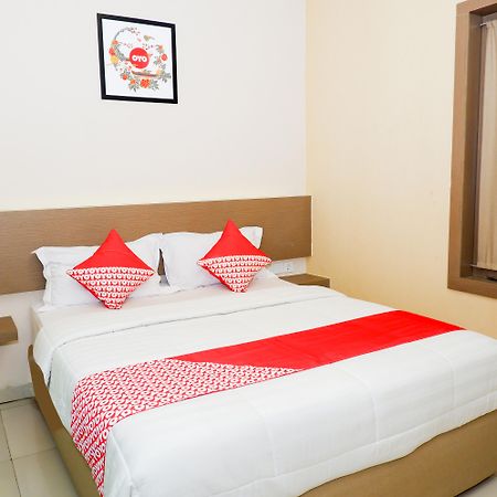 Oyo 379 Grand Mundu Otel Semarang Dış mekan fotoğraf