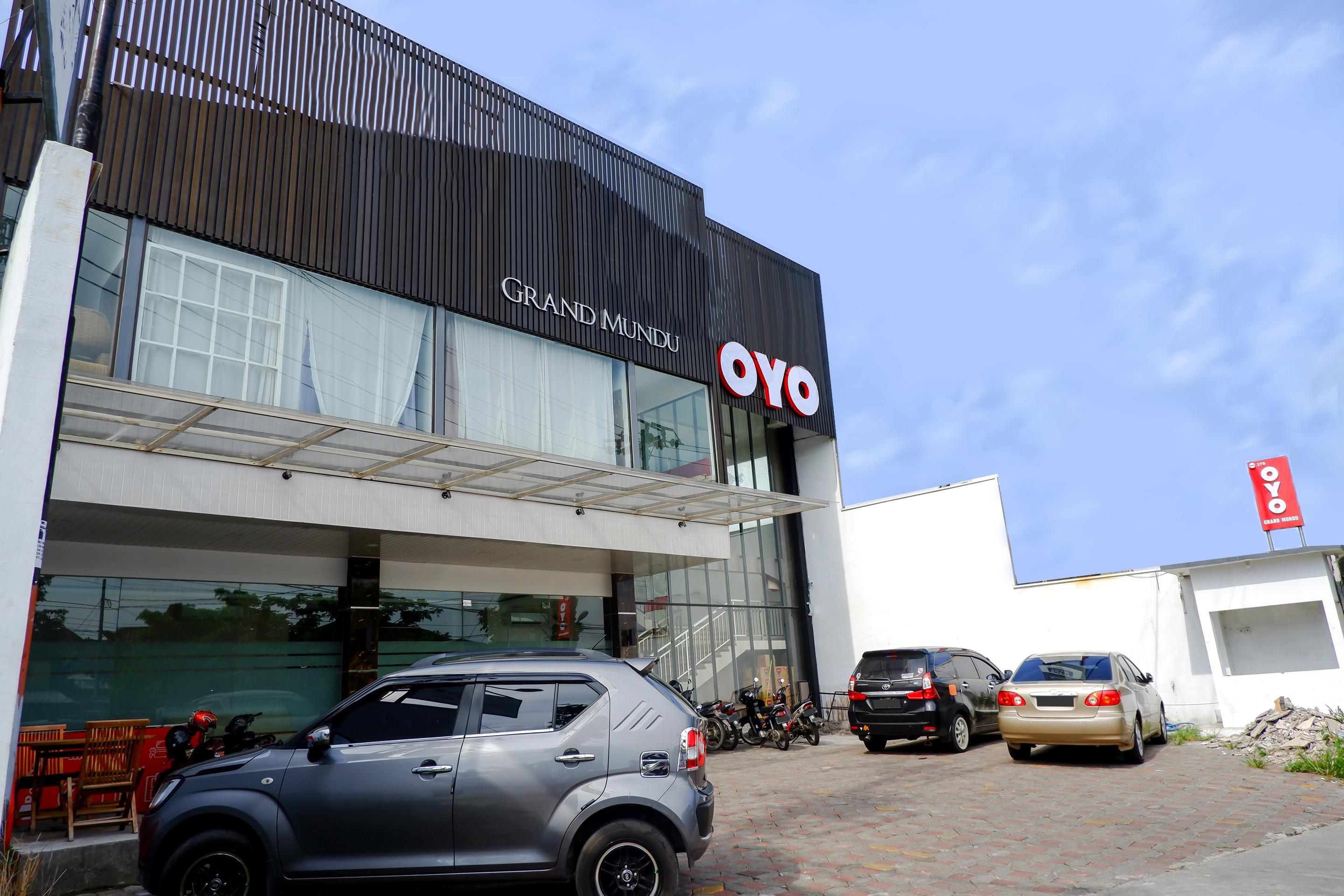 Oyo 379 Grand Mundu Otel Semarang Dış mekan fotoğraf
