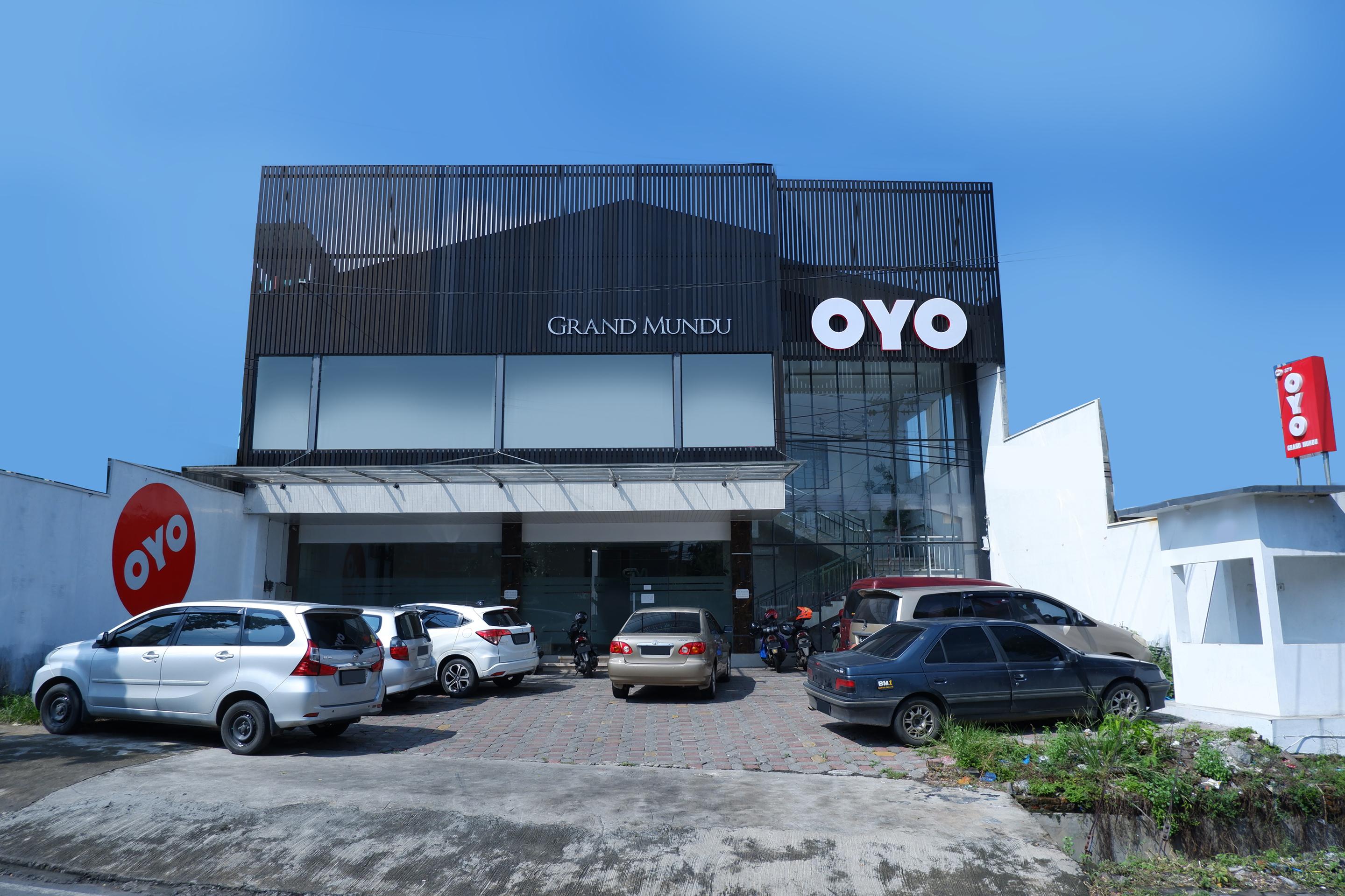 Oyo 379 Grand Mundu Otel Semarang Dış mekan fotoğraf