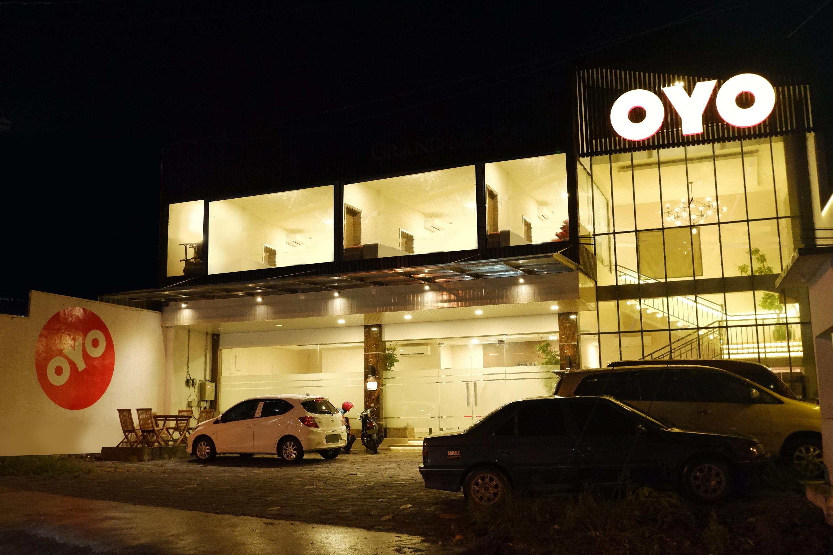 Oyo 379 Grand Mundu Otel Semarang Dış mekan fotoğraf