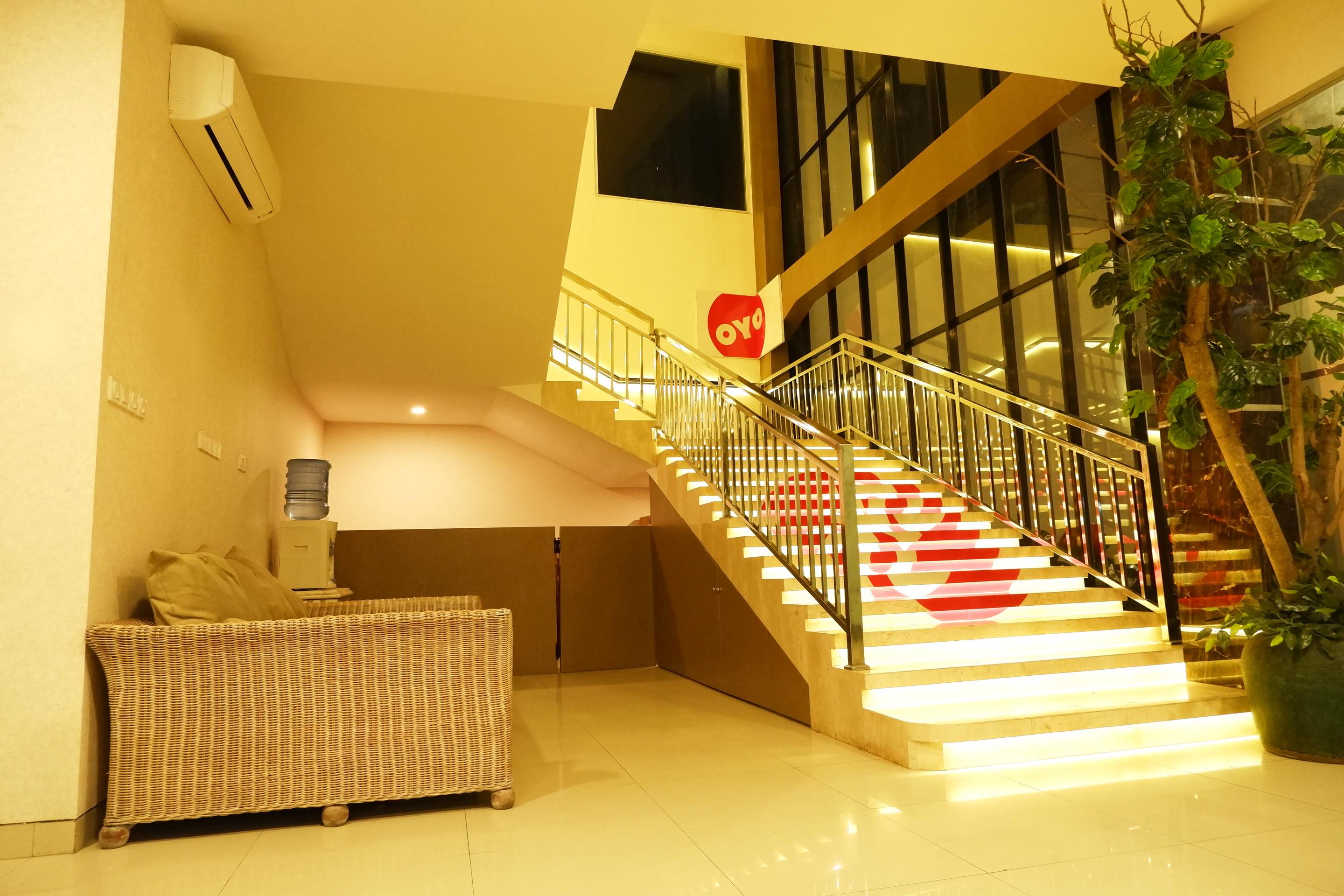 Oyo 379 Grand Mundu Otel Semarang Dış mekan fotoğraf