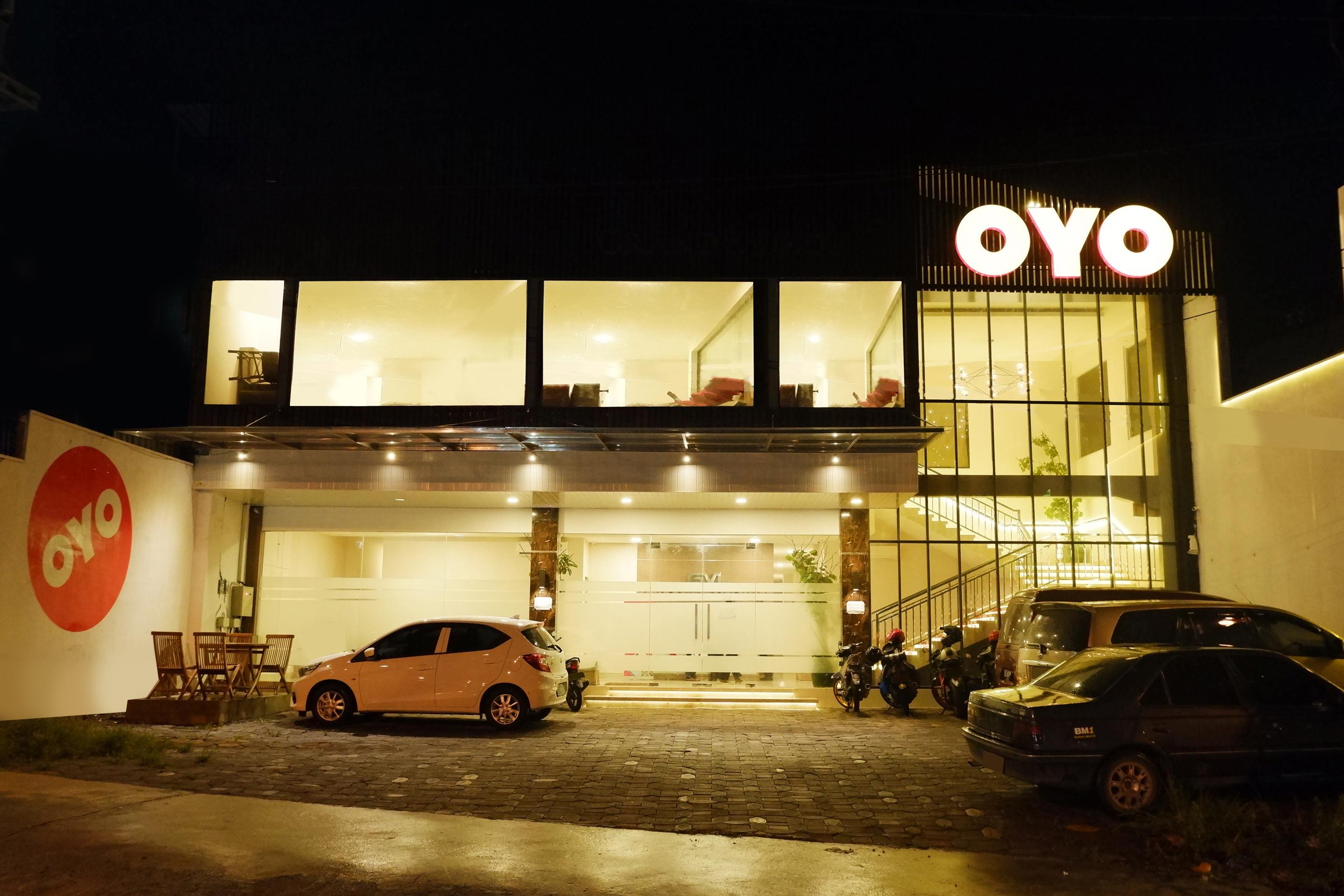Oyo 379 Grand Mundu Otel Semarang Dış mekan fotoğraf